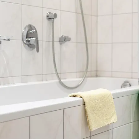 La Chiesa Lukas * 奥伯古格尔