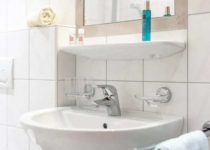 La Chiesa Lukas アパート オーバーグールグル